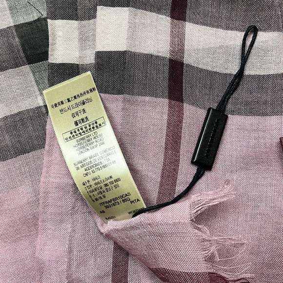 Burberry Check wool and silk scarf 220X70 CM - Picture 5 of 7